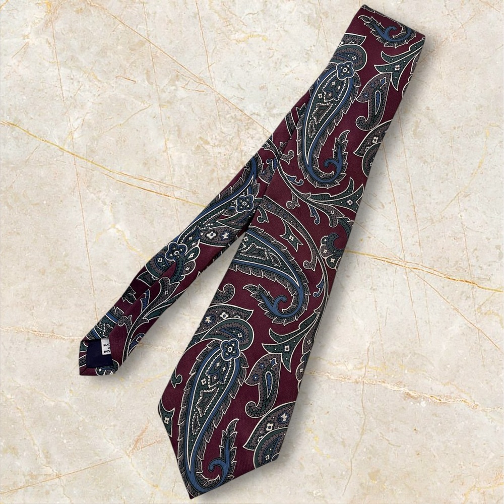 Jonathan Stewart VTG Paisley 100% Italian silk Tie. 56” Length.